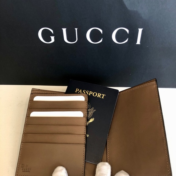 Brand New:  Gucci GG Logo Vertical Passport Case - Picture 5 of 8